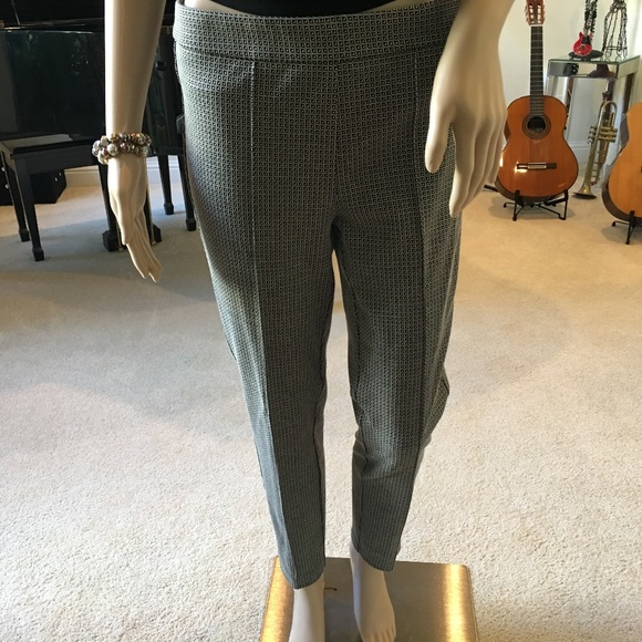 Black & White Print Cigarette Pants - Picture 2 of 6